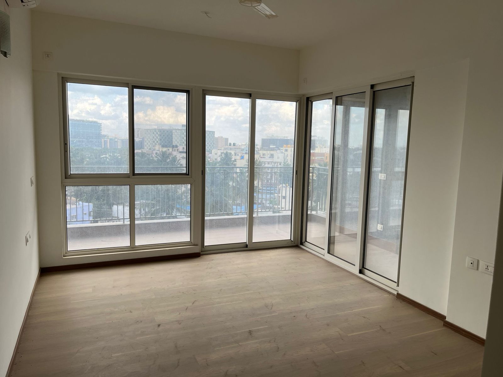 Nagwara, Spacious 4BHK, SNN Clermont, Elite Views - Image 4