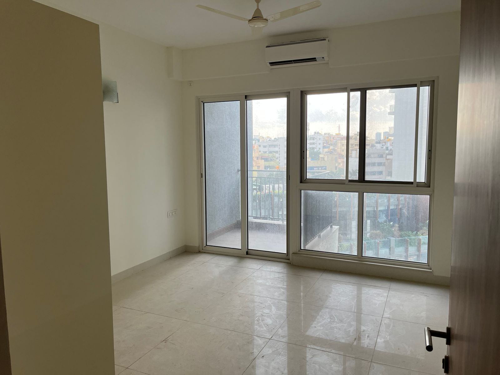 Nagwara, Spacious 4BHK, SNN Clermont, Elite Views - Image 5