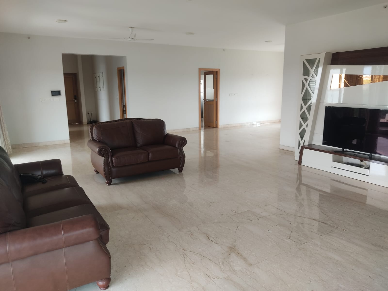 Ulsoor, Grand 4BHK, Prestige Hermitage, Ultra-Luxury Rental - Image 6