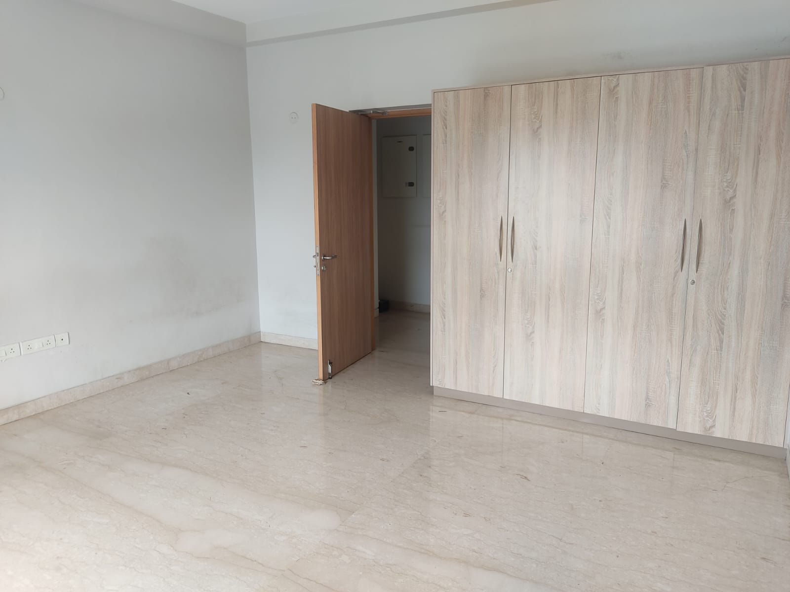Ulsoor, Grand 4BHK, Prestige Hermitage, Ultra-Luxury Rental - Image 13