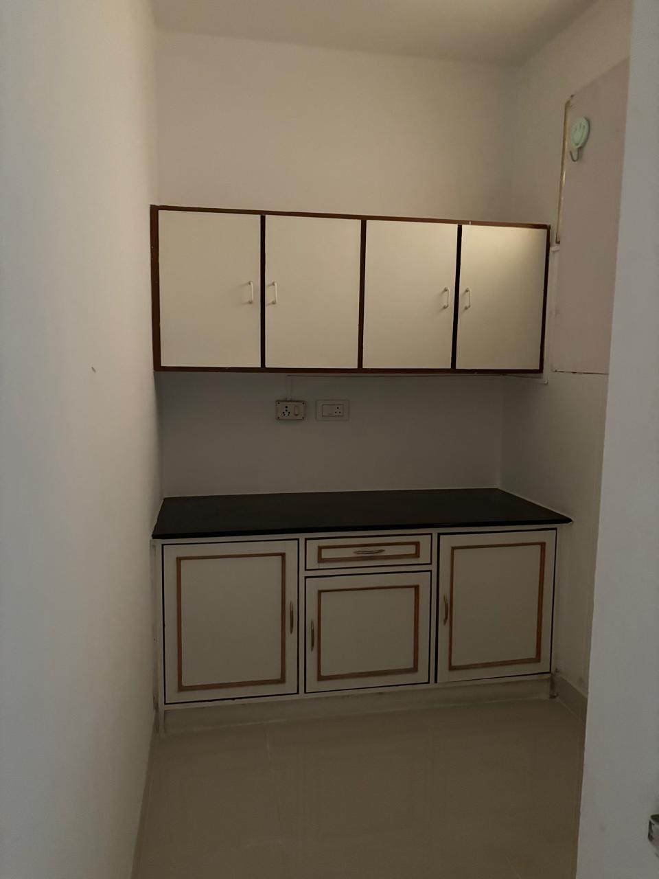 Murugeshpalya, Spacious 2BHK, Port View Apartment, Prime Location - Image 4