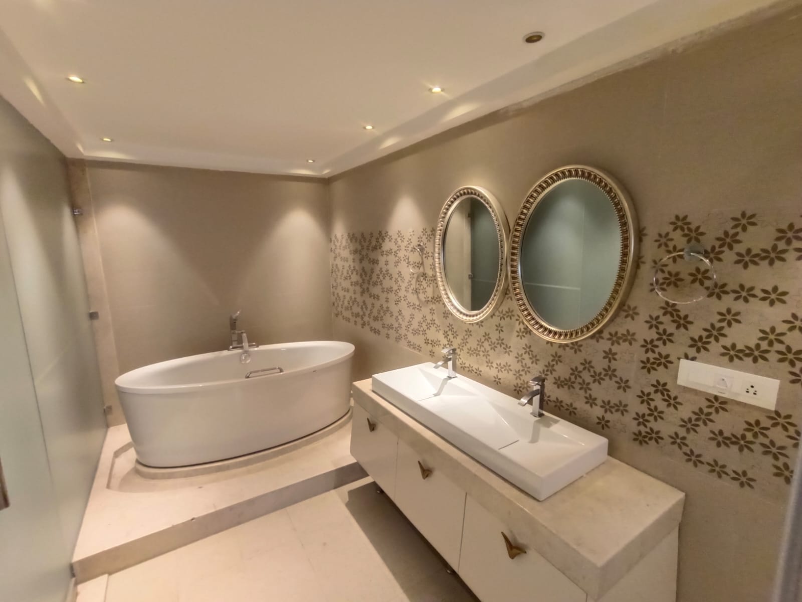 SPACIOUS MODERN CLASSY VILLA IN GATED COMMUNITY FOR IMMEDIATE RESALE - Image 30