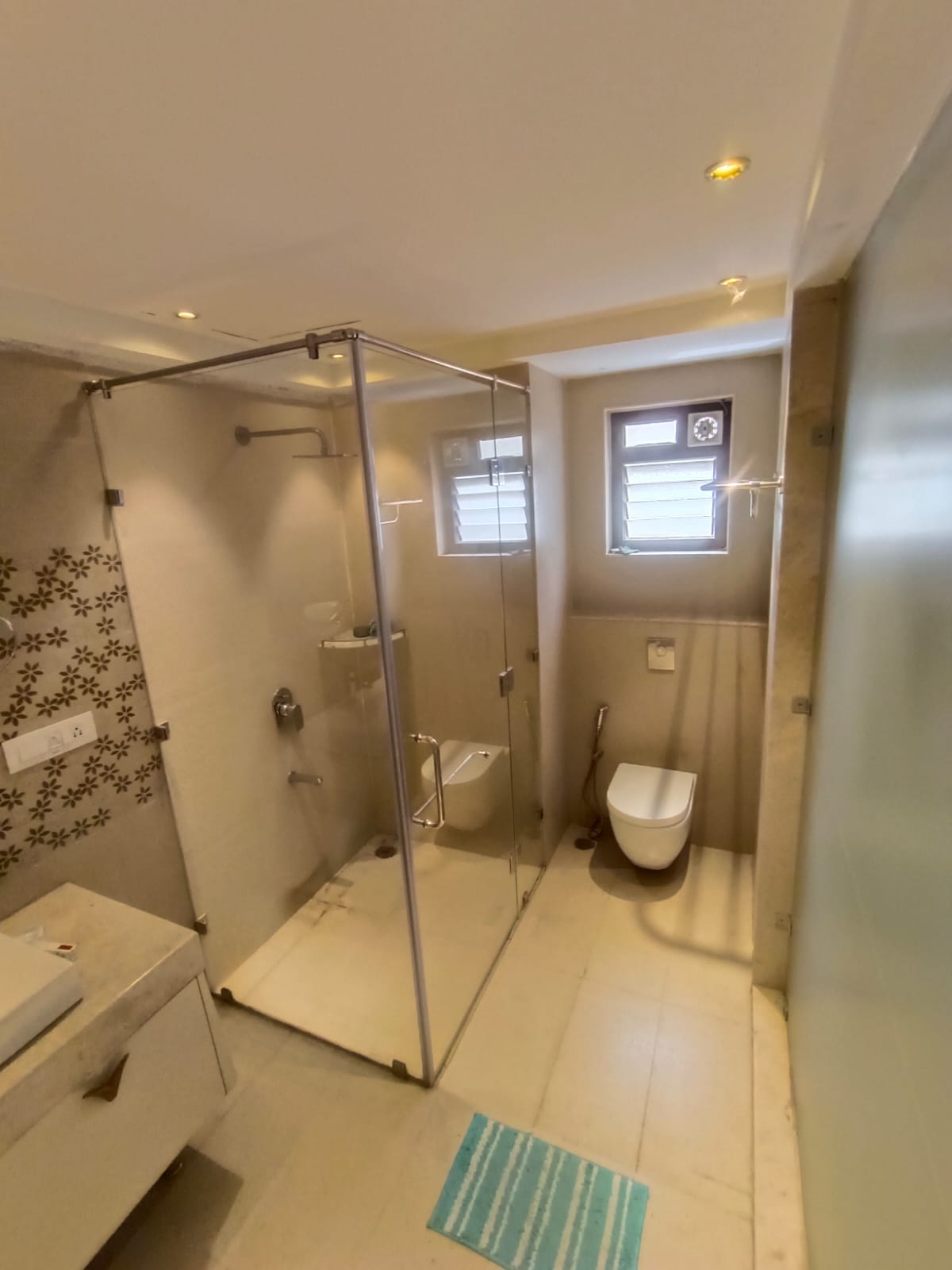SPACIOUS MODERN CLASSY VILLA IN GATED COMMUNITY FOR IMMEDIATE RESALE - Image 31