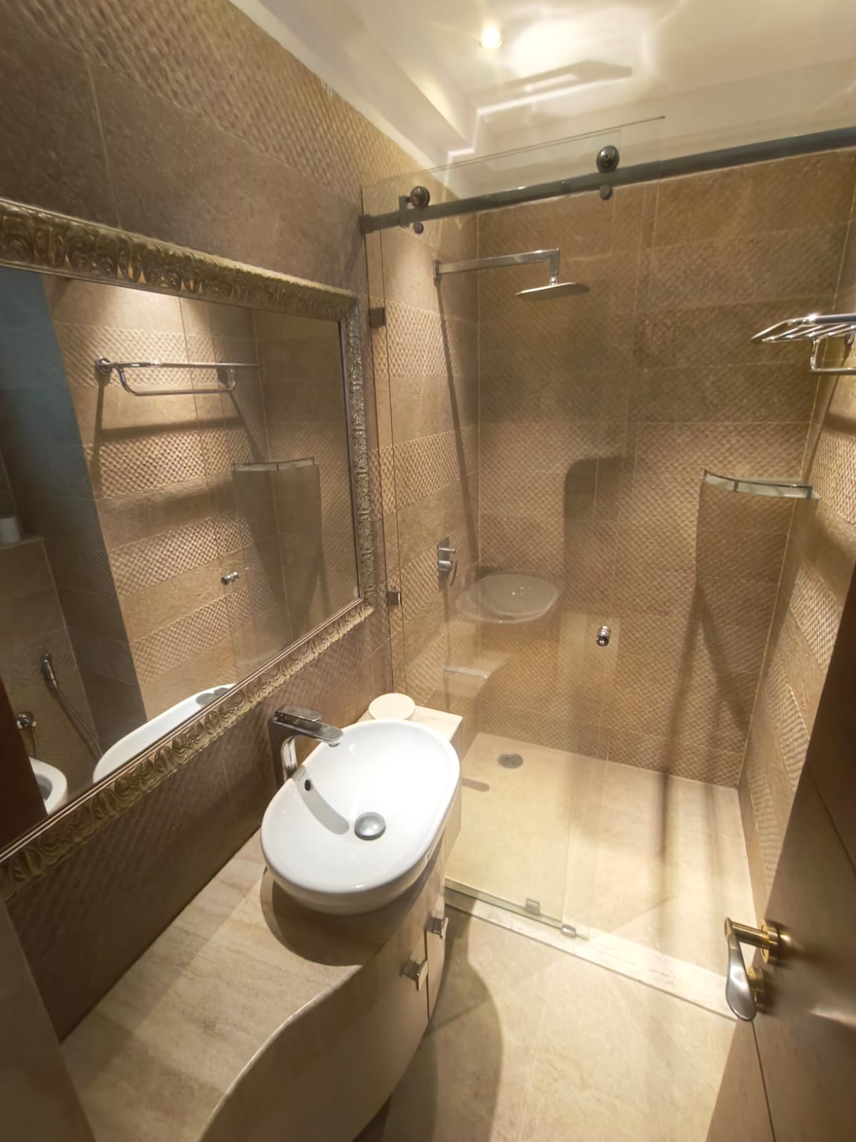 SPACIOUS MODERN CLASSY VILLA IN GATED COMMUNITY FOR IMMEDIATE RESALE - Image 40