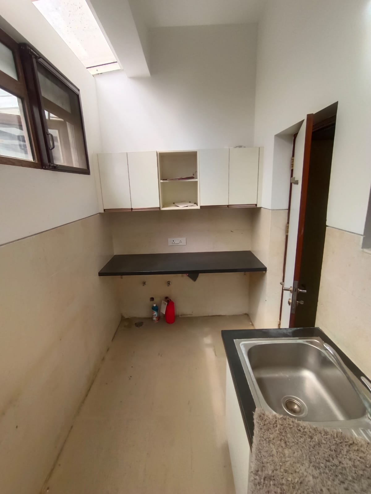 SPACIOUS MODERN CLASSY VILLA IN GATED COMMUNITY FOR IMMEDIATE RESALE - Image 44