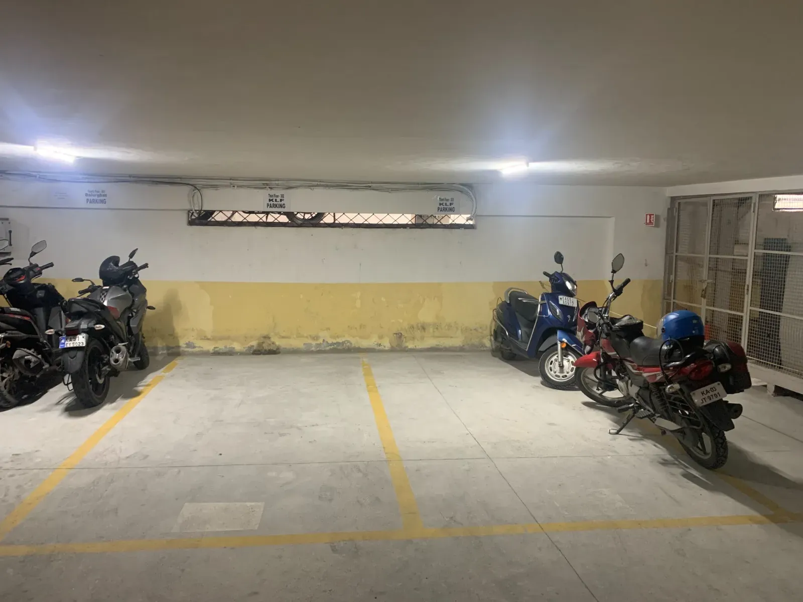 Central Bangalore | Main Road Facing Fully Furnished Office | 2,086 Sq. Ft.