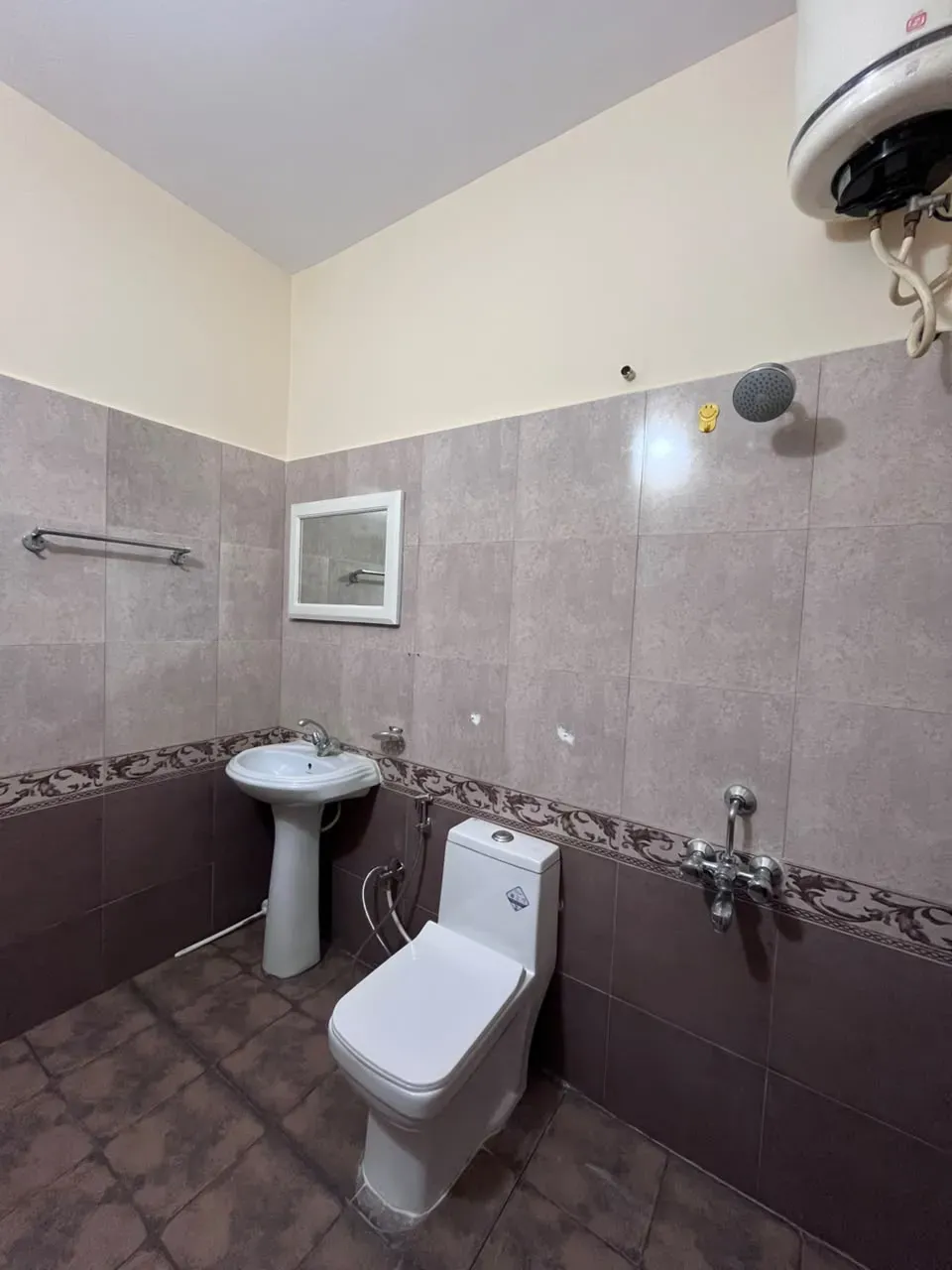 Richmond Town | Exclusive Single-Floor Residence | 2200 Sq. Ft. 4