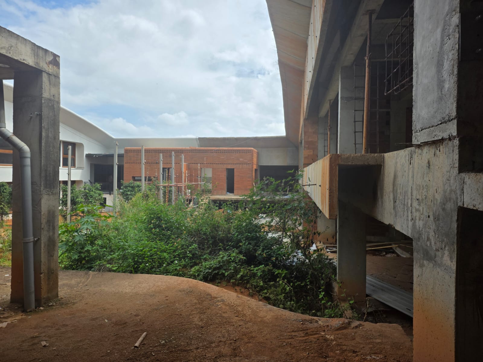 North Bangalore Exquisite Unfurnished Villa at After the Rain - Image 9