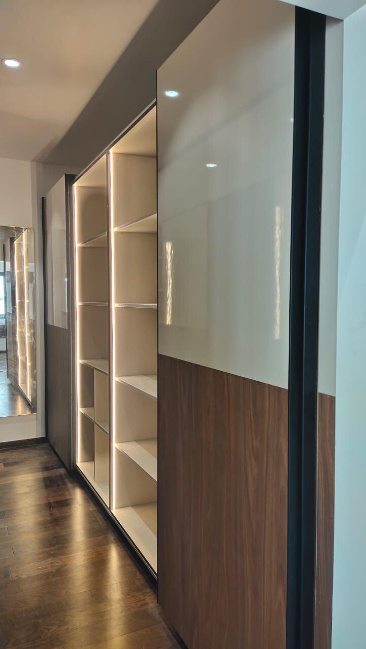 6 Bed  6 Bath Embassy Blvd - Image 2