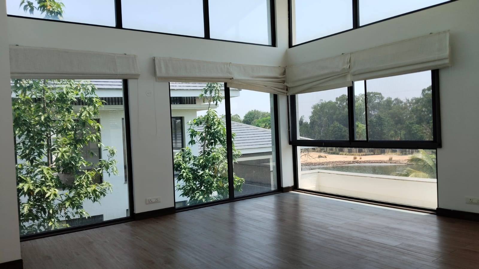 Pool Side Beautiful 4 BHK Property for Sale in the coveted Prestige Golfshire | 5896 sqft - Image 6