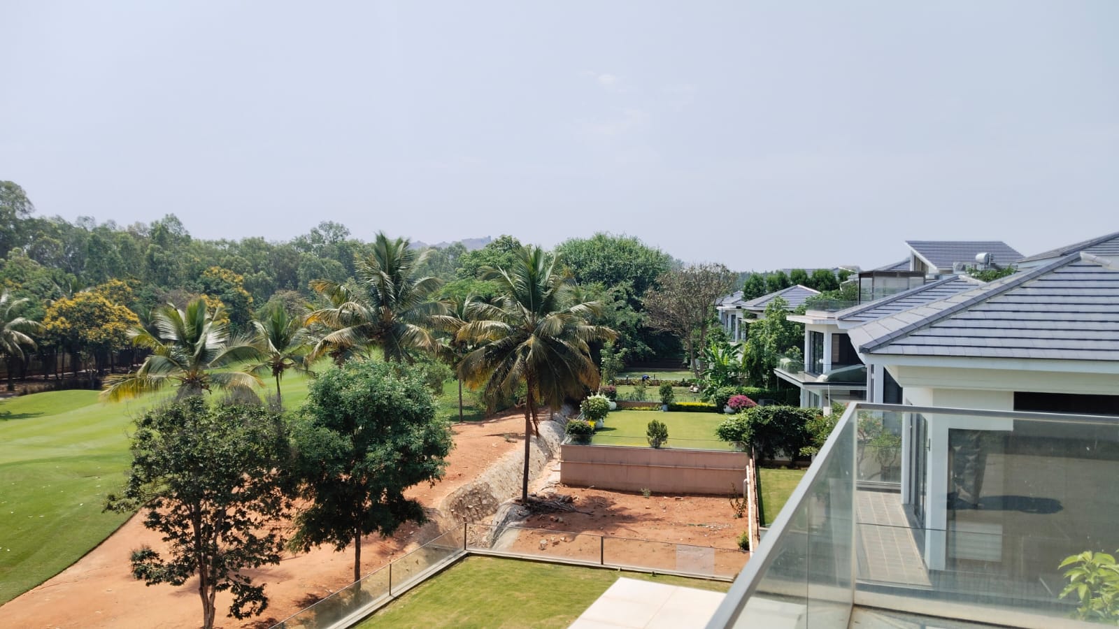 Pool Side Beautiful 4 BHK Property for Sale in the coveted Prestige Golfshire | 5896 sqft - Image 9