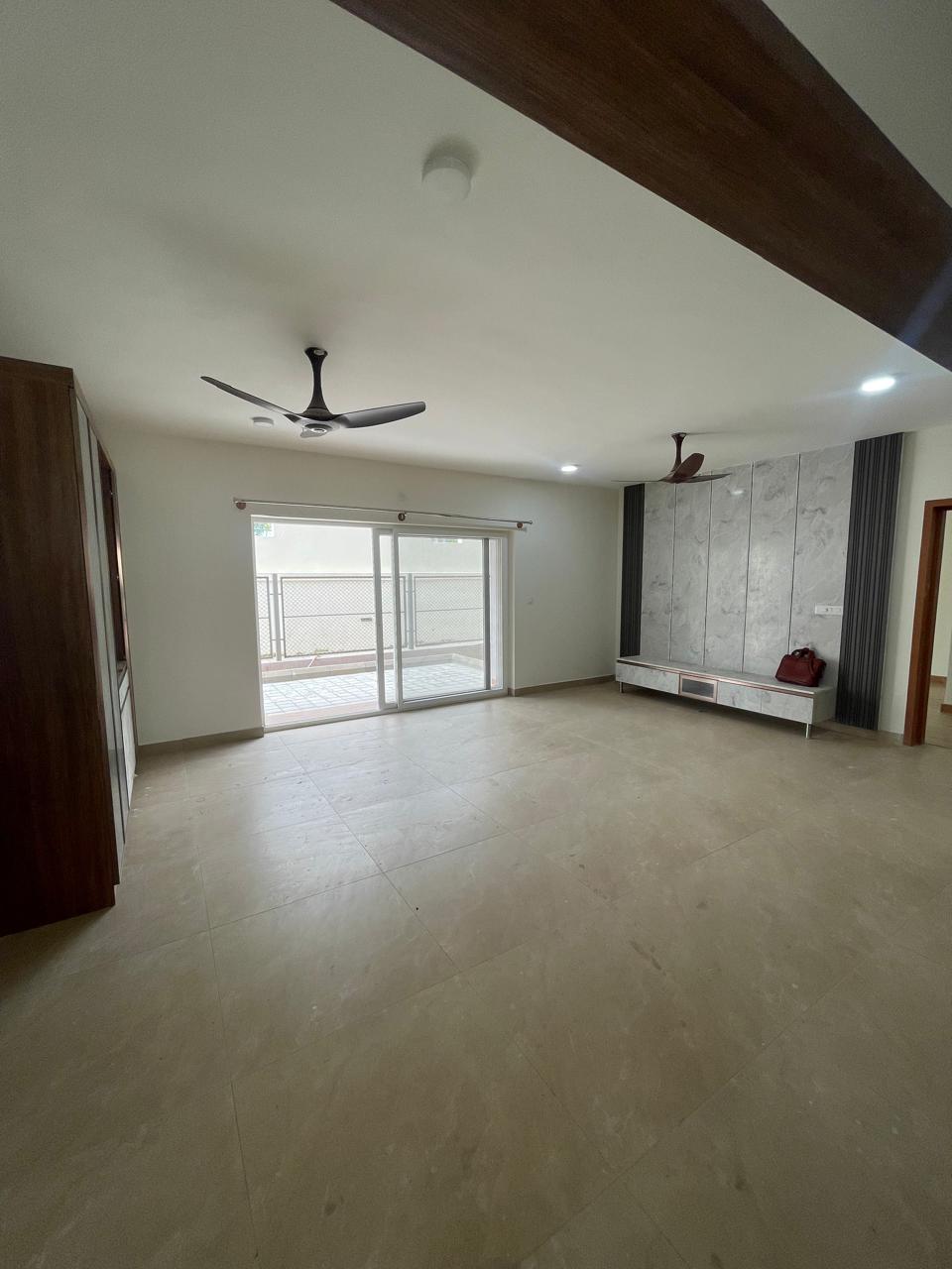 Spacious Semi-Furnished 4BHK with Large Garden Area for Rent - Image 5
