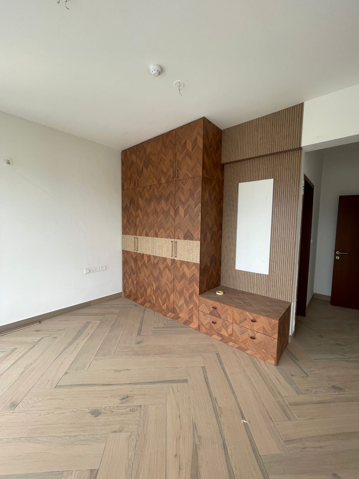 Spacious 4BHK Luxury Apartment for Rent in Prestige Fairfield - Image 4