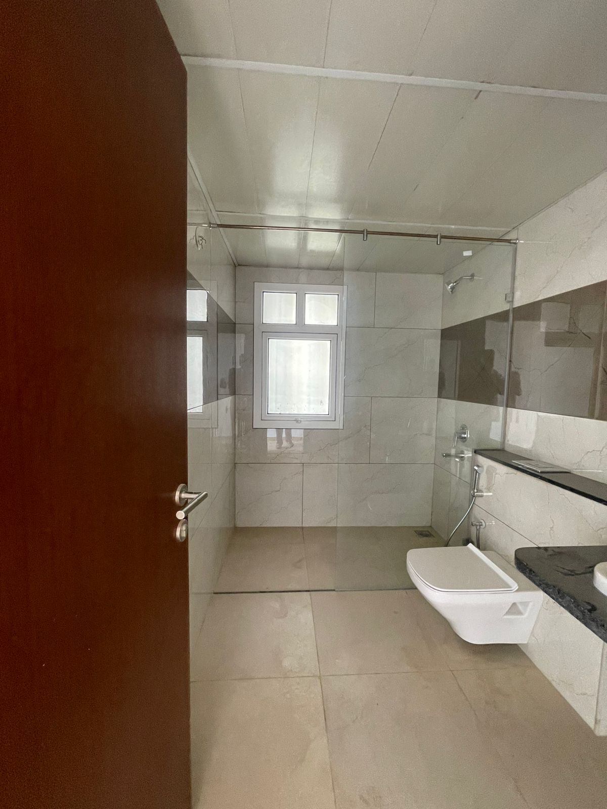 Spacious 4BHK Luxury Apartment for Rent in Prestige Fairfield - Image 5