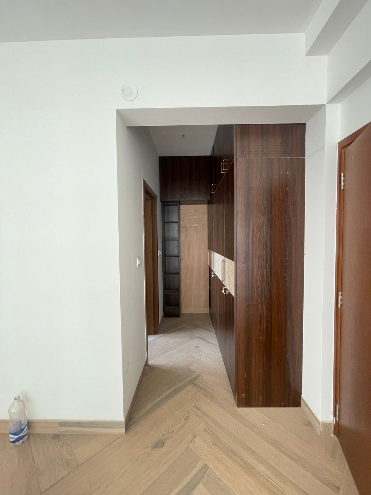 Spacious 4BHK Luxury Apartment for Rent in Prestige Fairfield - Image 8