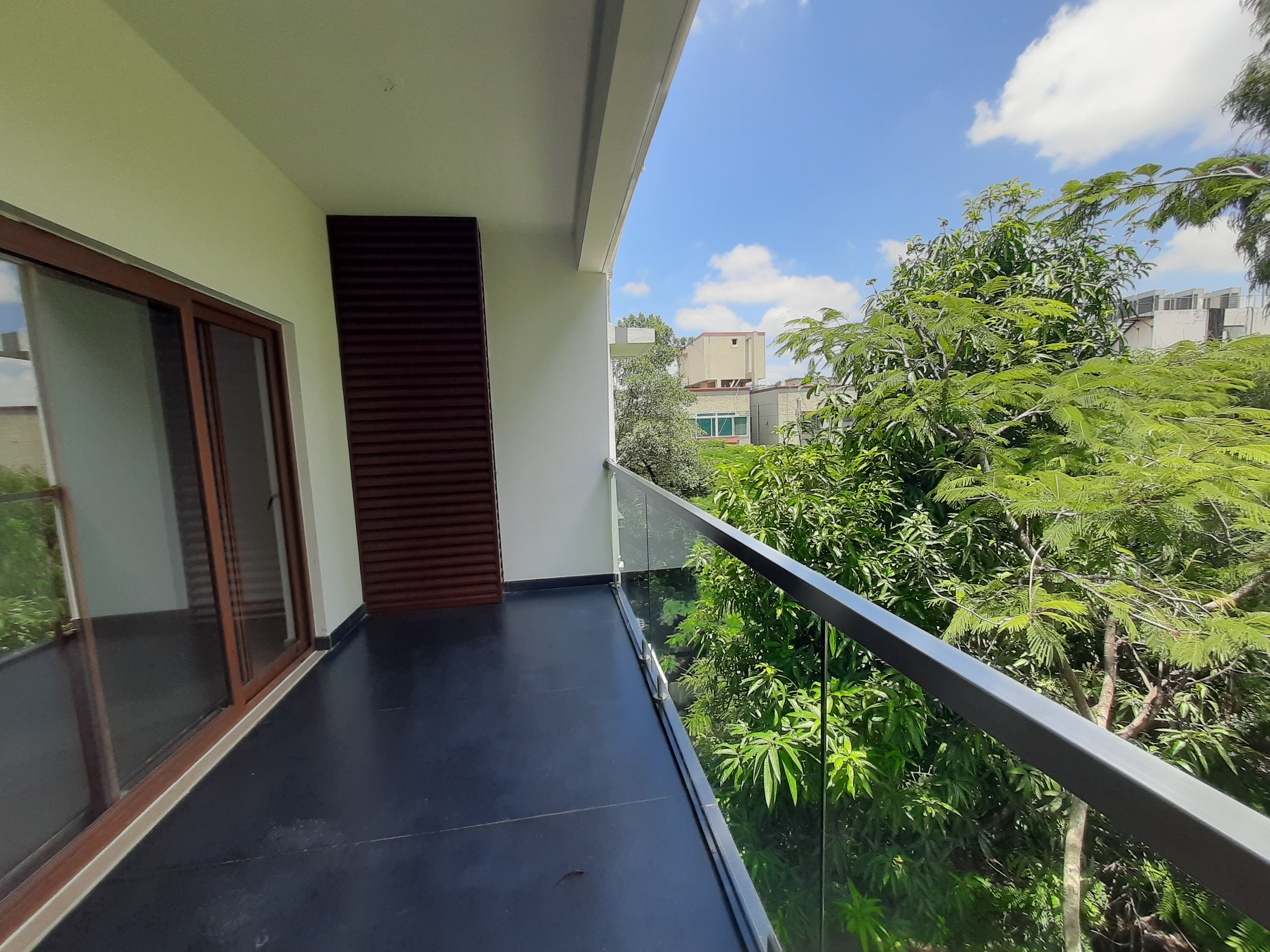 Premium 4BHK Flat At St Johns Road - Image 4