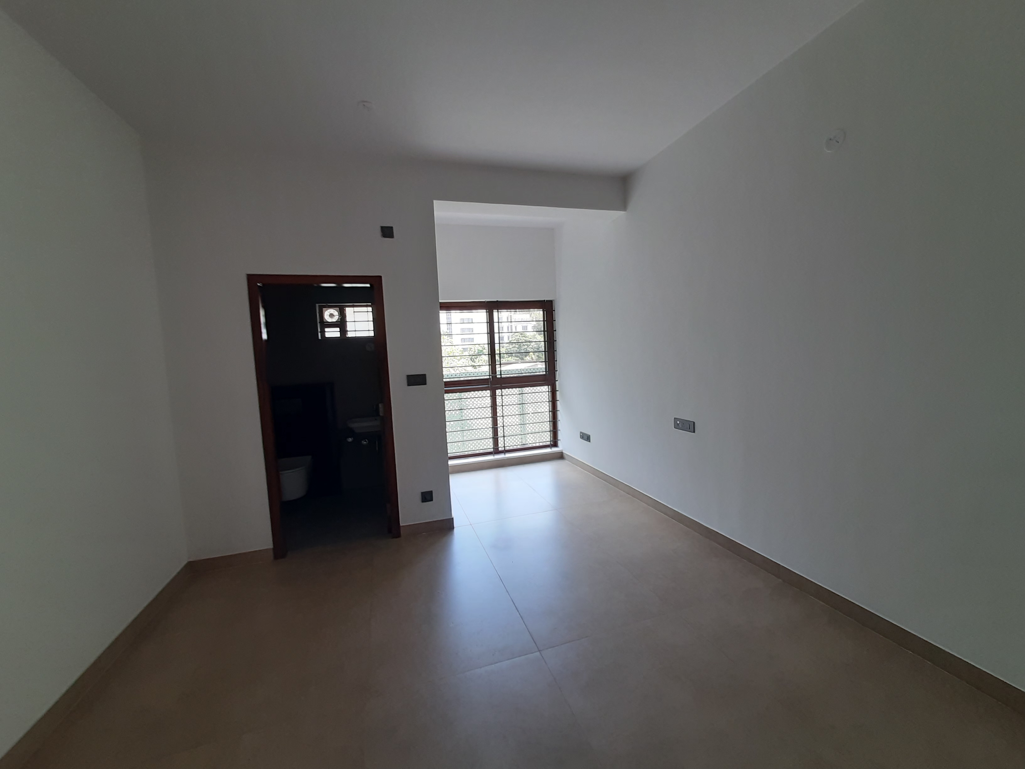 Premium 4BHK Flat At St Johns Road - Image 7