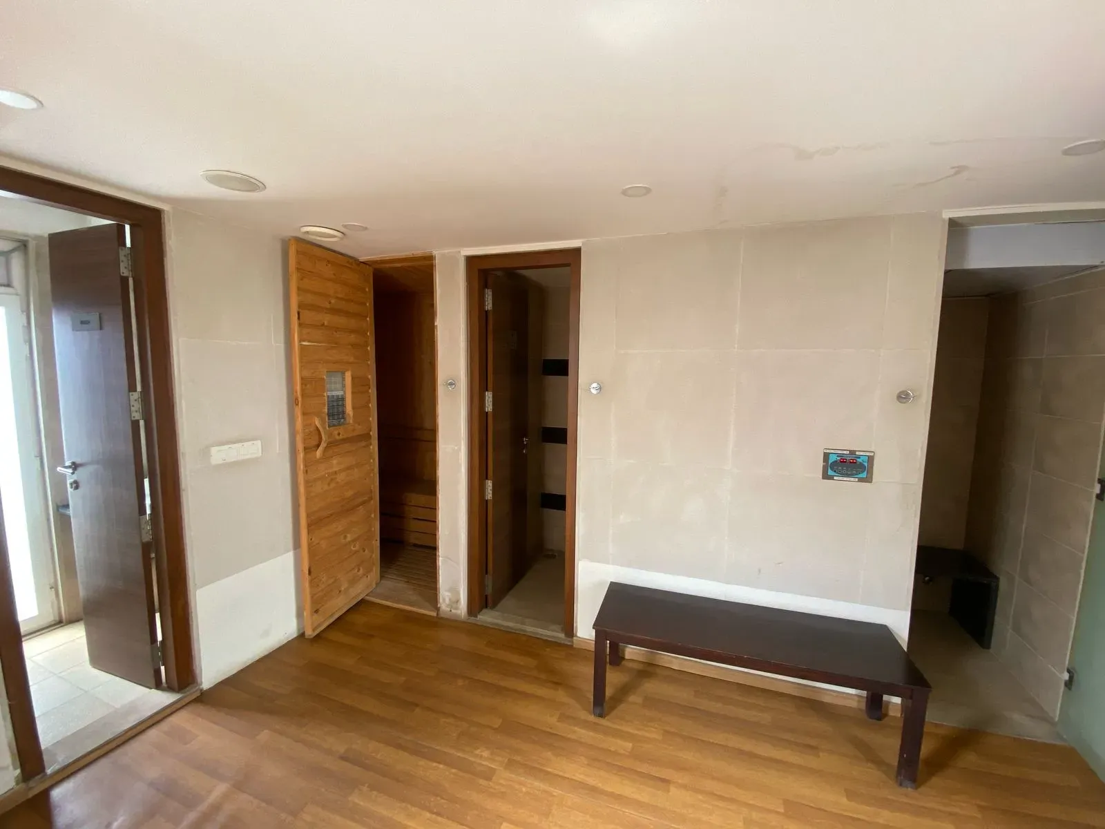 JUDICIAL LAYOUT - PRIVATE 3 BHK FLAT FOR RENT - Image 10