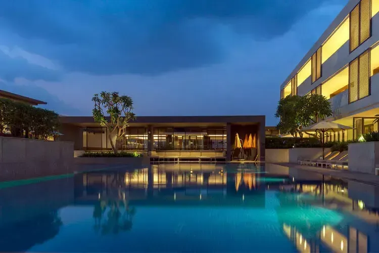Embassy Boulevard | Ultra-Luxury Silver Oak Villa with Private Pool | 7,300 Sq. Ft.