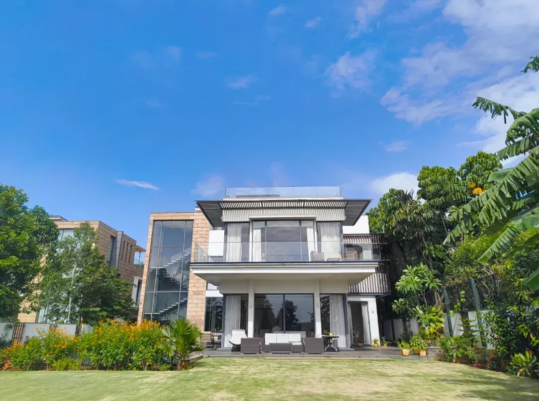 Prestige Golfshire | Iconic Golf Mansion | 9,700 Sq. Ft.