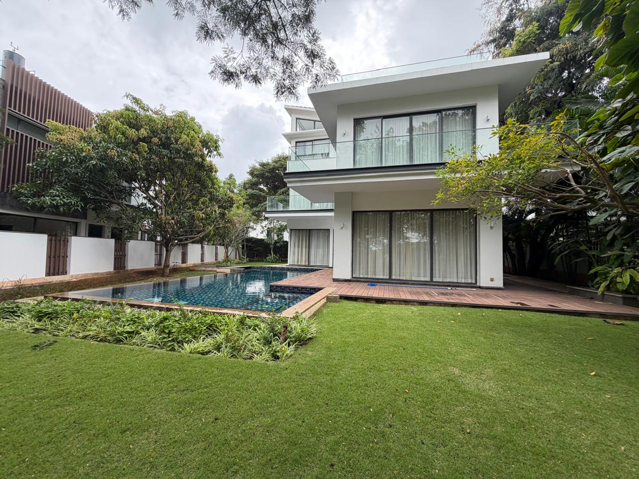 Prestige Golfshire | 5 BHK Luxury Villa | 8,000 Sq. Ft. @ ₹4.00 Lakhs/Mth