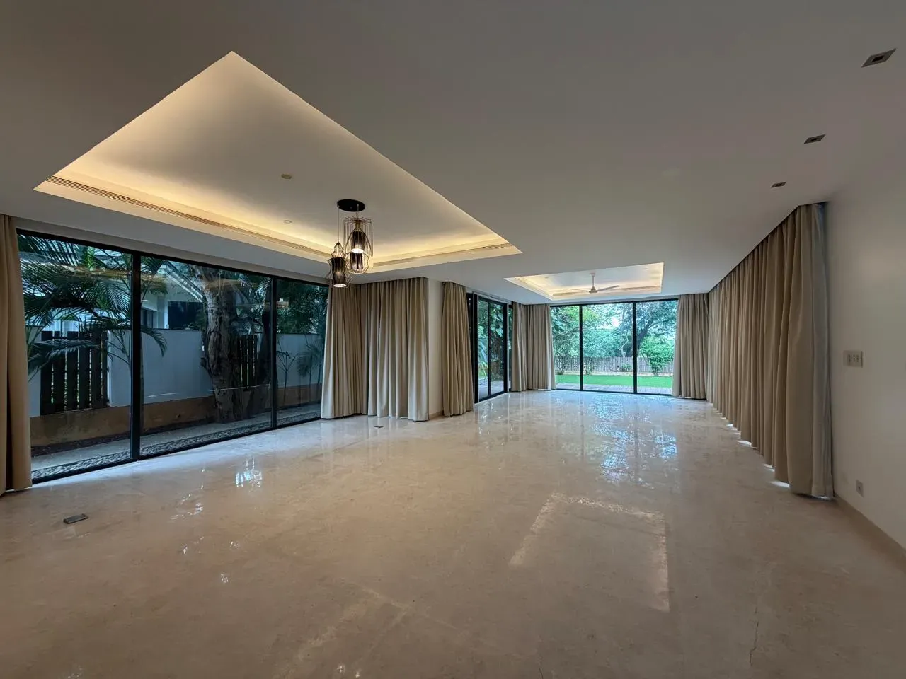 Prestige Golfshire | 5 BHK Luxury Villa | 8,000 Sq. Ft. @ ₹4.00 Lakhs/Mth