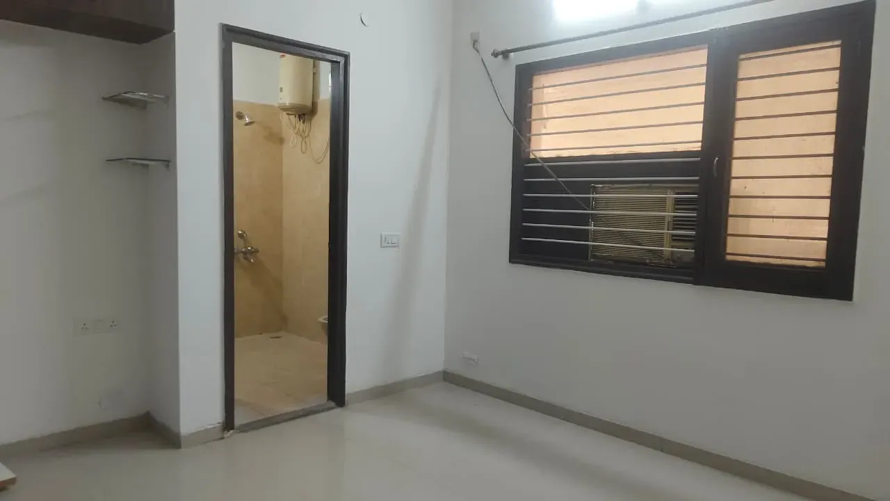 Premium 3BHK Flat FOR SALE - Image 4