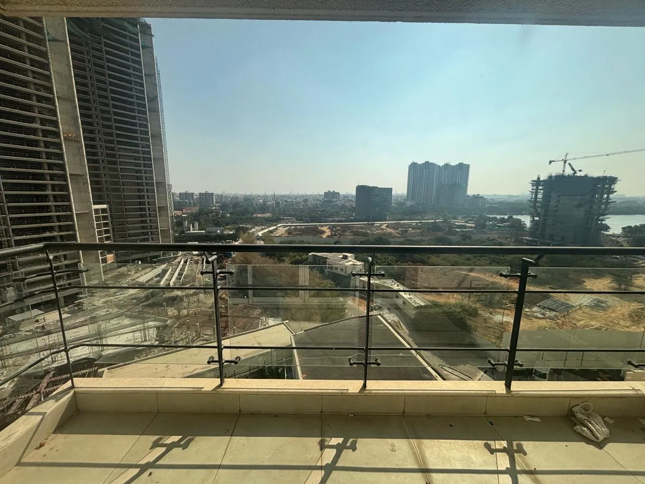 Karle Zenith | 3BHK 2400sft | 1L