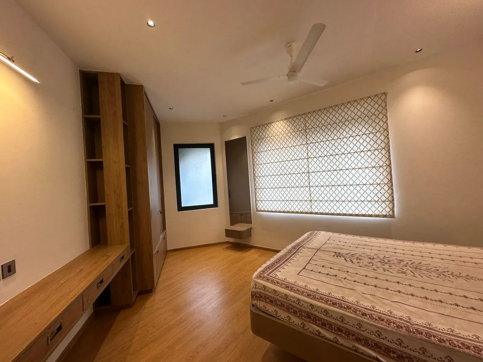 Available 3bhk furnished flat in Vaishnavi Premier