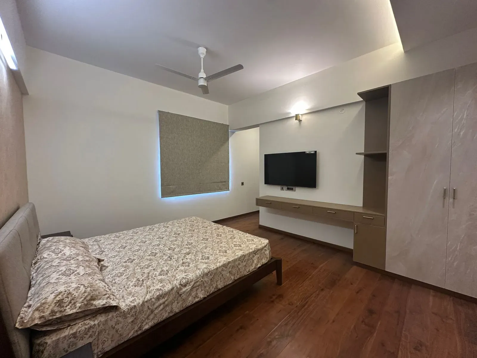 Available 3bhk furnished flat in Vaishnavi Premier - Image 4