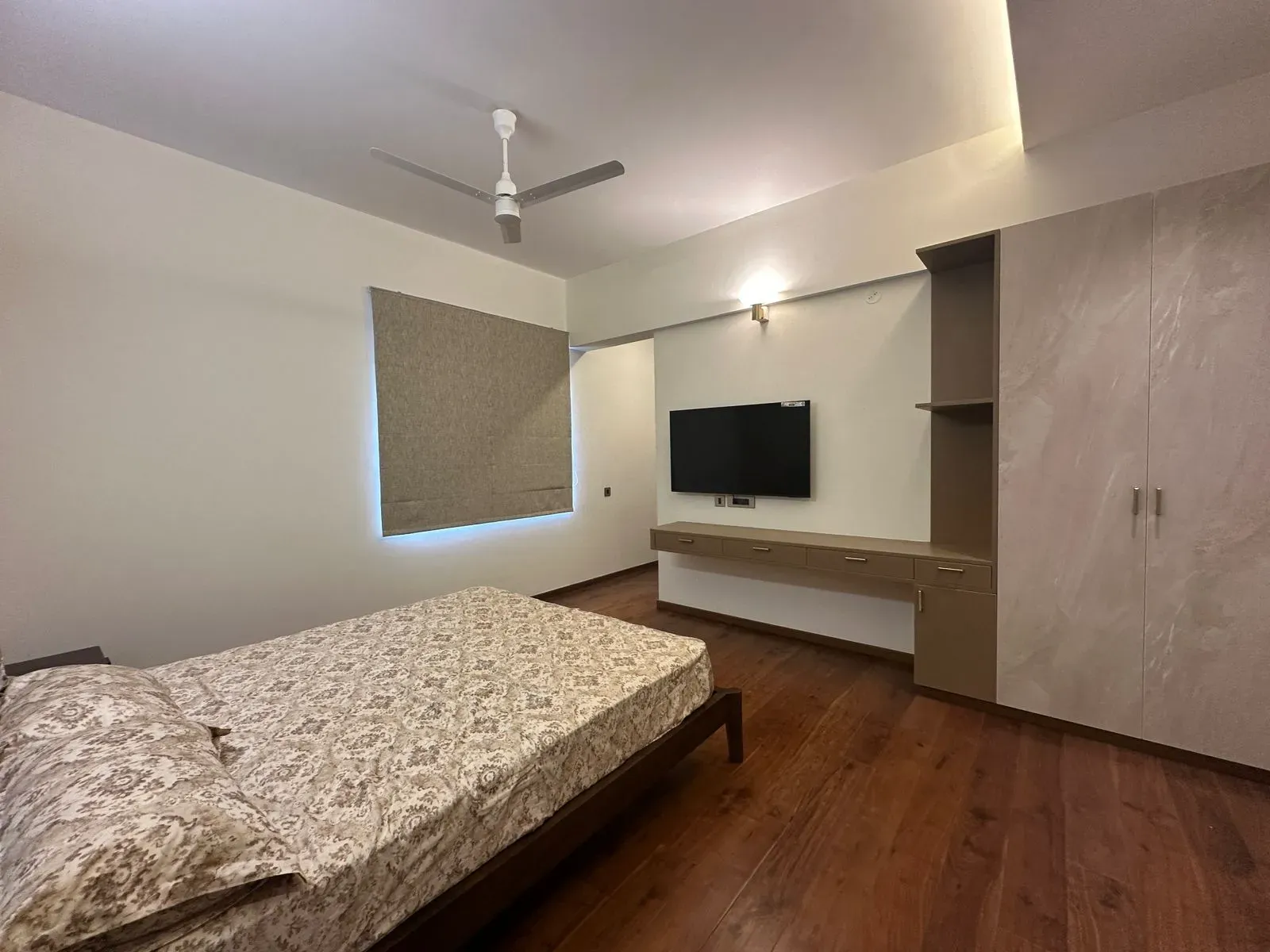 Available 3bhk furnished flat in Vaishnavi Premier