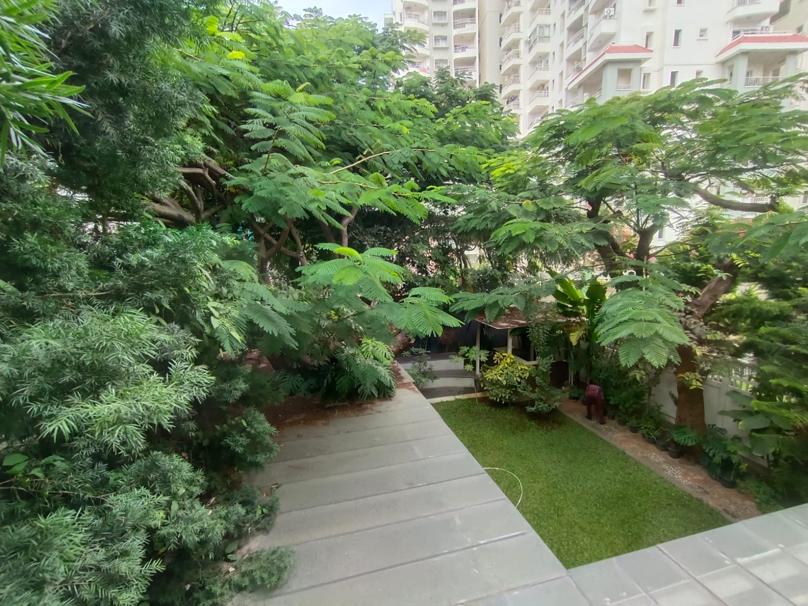 SPACIOUS MODERN CLASSY VILLA IN GATED COMMUNITY FOR IMMEDIATE RESALE