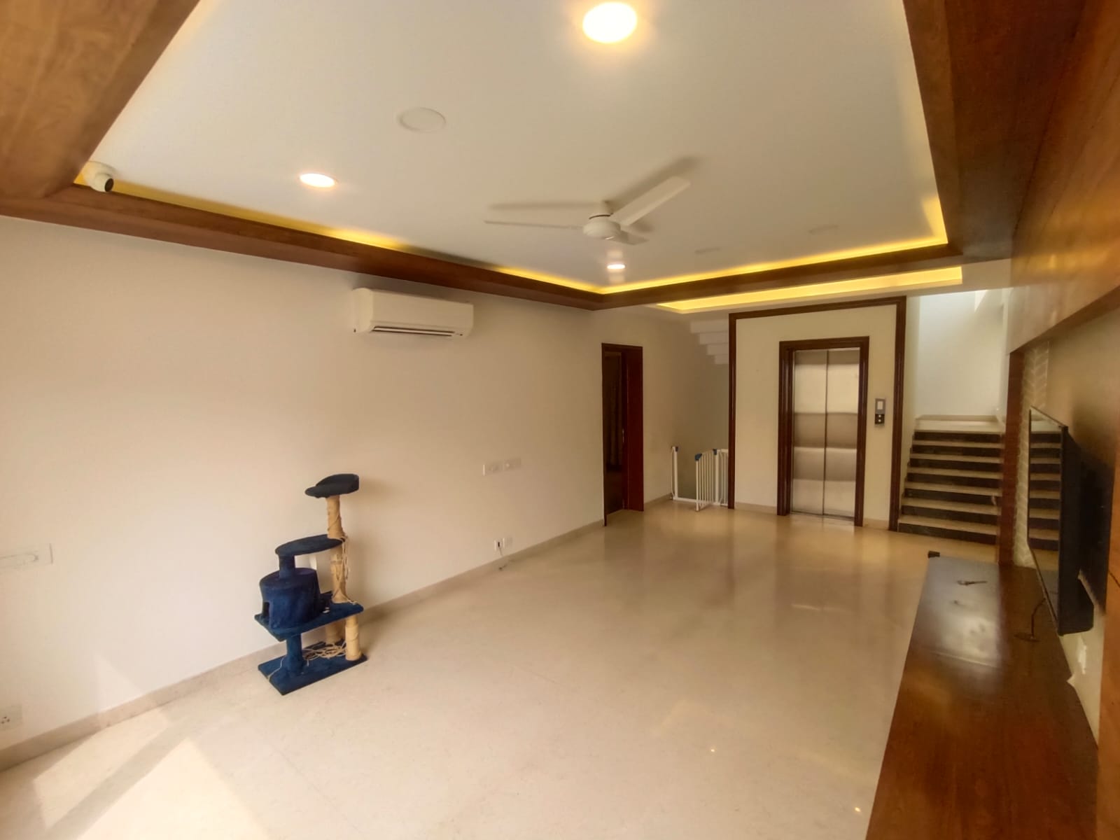 SPACIOUS MODERN CLASSY VILLA IN GATED COMMUNITY FOR IMMEDIATE RESALE - Image 3