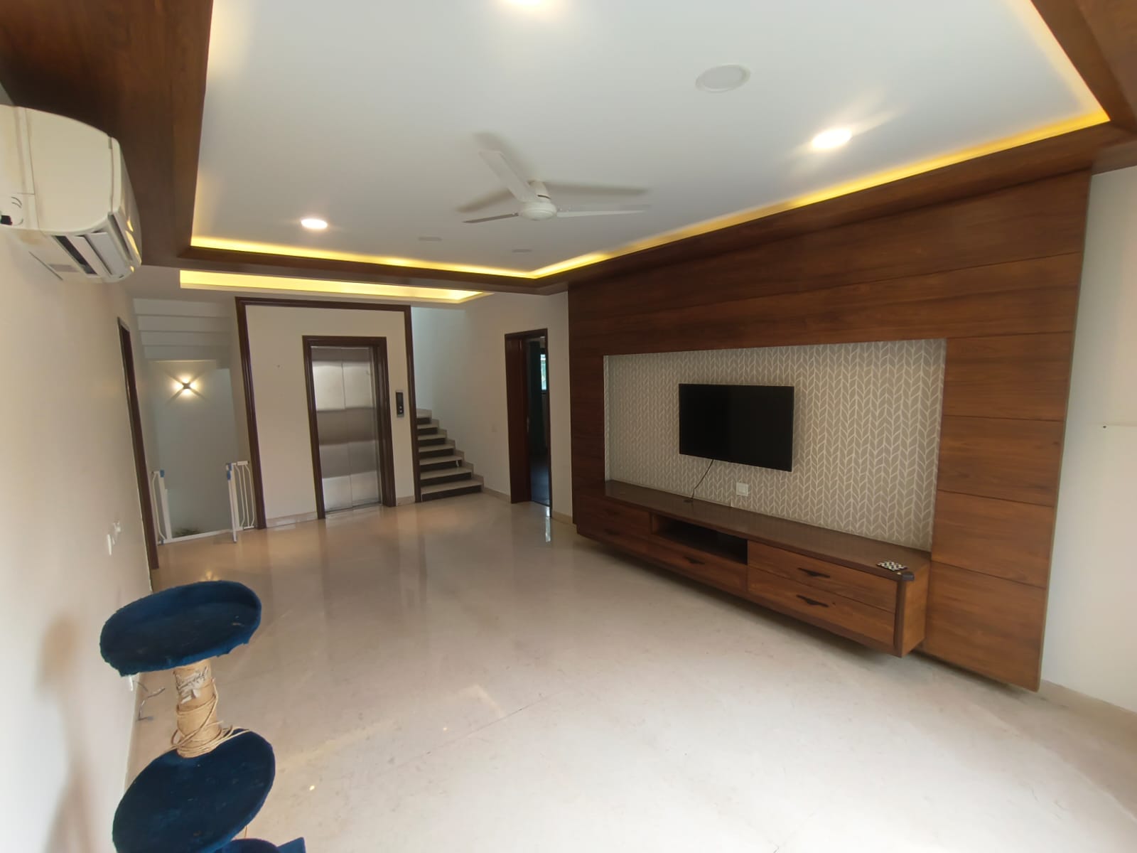 SPACIOUS MODERN CLASSY VILLA IN GATED COMMUNITY FOR IMMEDIATE RESALE - Image 8