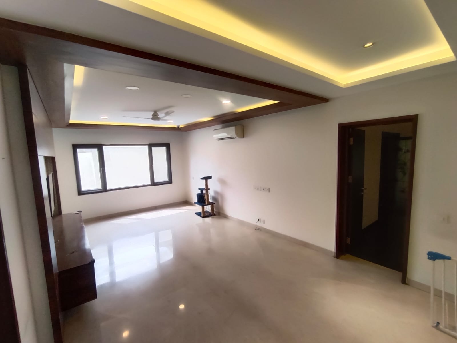 SPACIOUS MODERN CLASSY VILLA IN GATED COMMUNITY FOR IMMEDIATE RESALE - Image 9