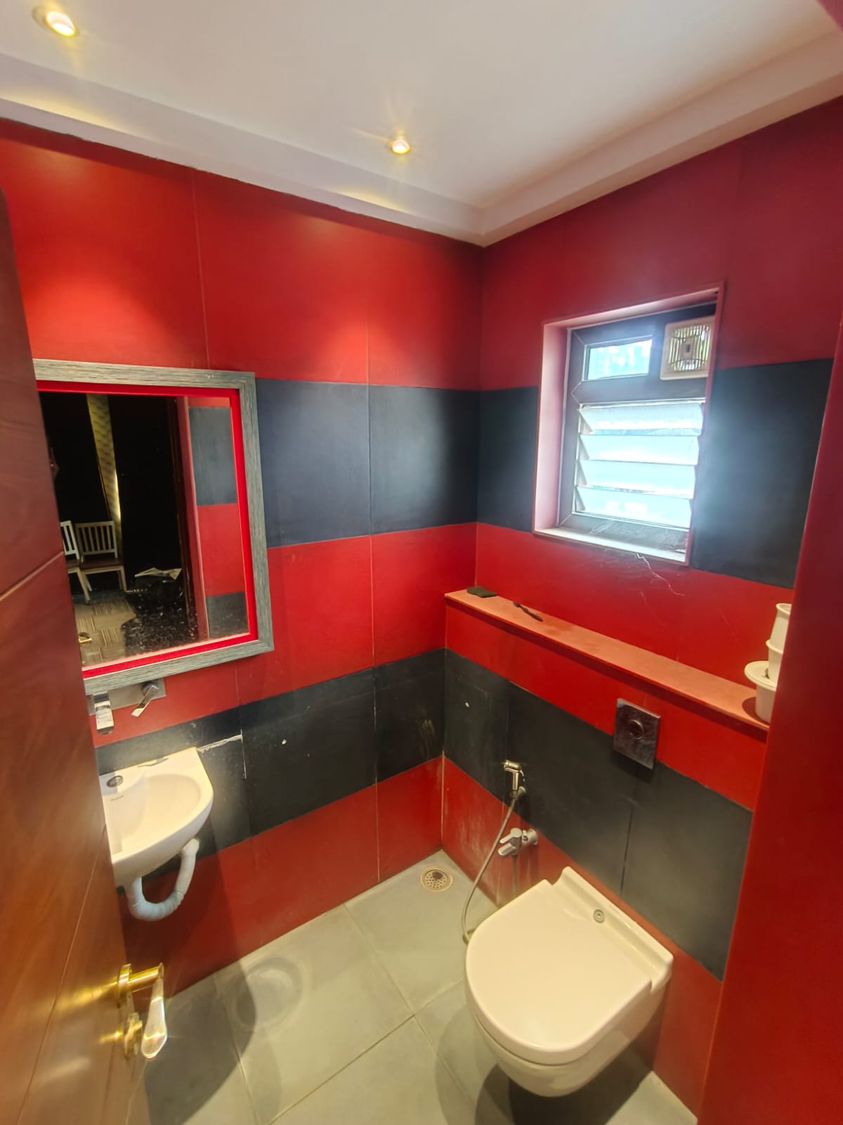SPACIOUS MODERN CLASSY VILLA IN GATED COMMUNITY FOR IMMEDIATE RESALE - Image 11