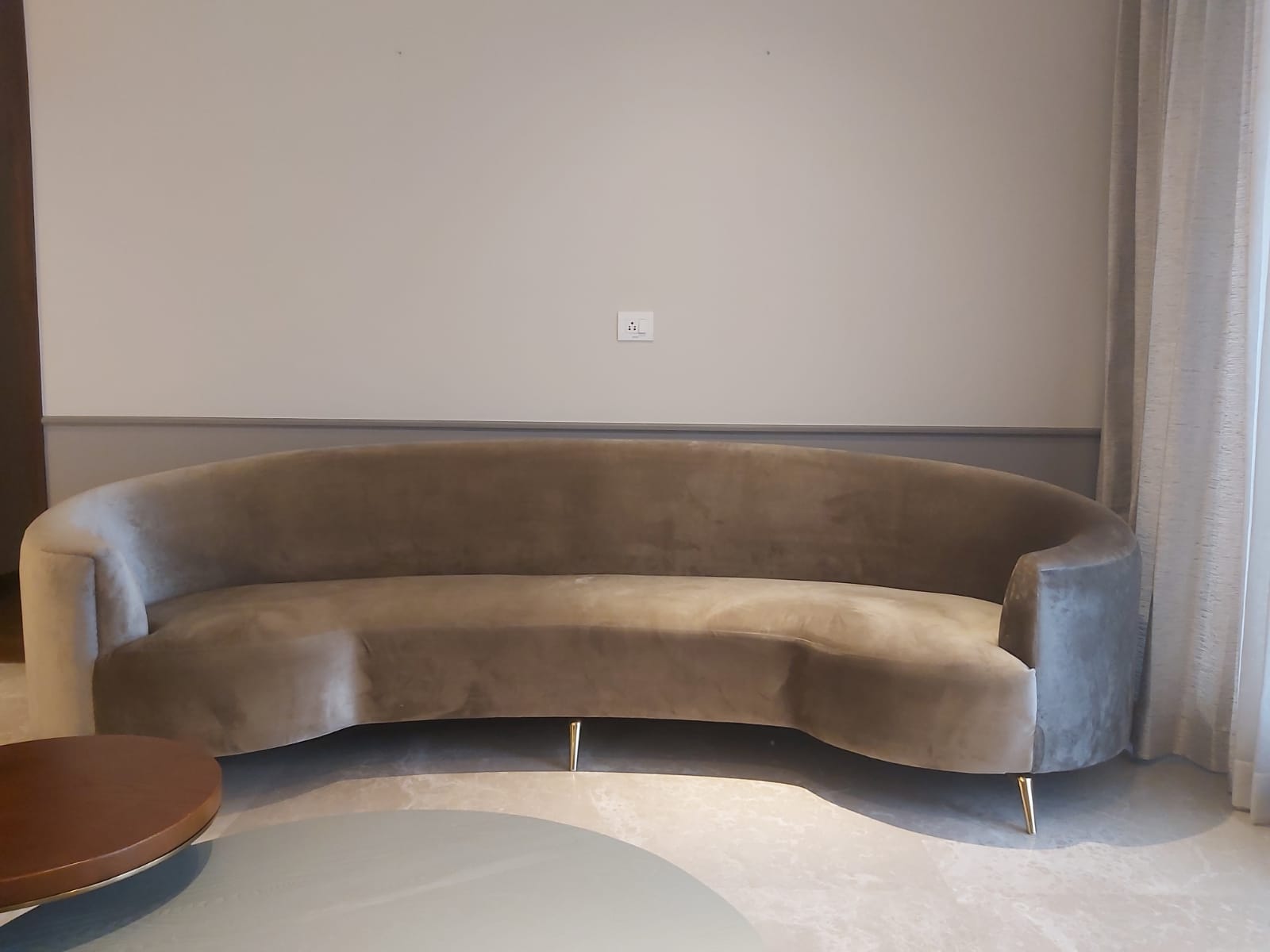 POSH CLASSY FULLY FURNISHED APARTMENT AT LEELA RESIDENCES