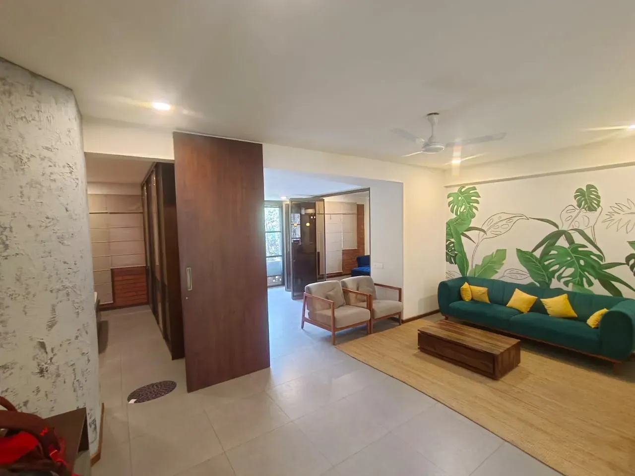 modern posh apartment for immediate resale 