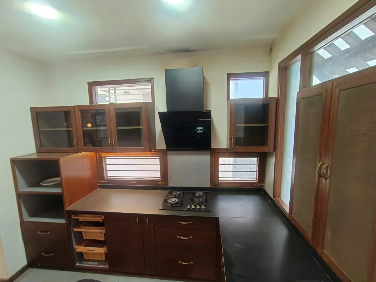 modern posh apartment for immediate resale  - Image 6