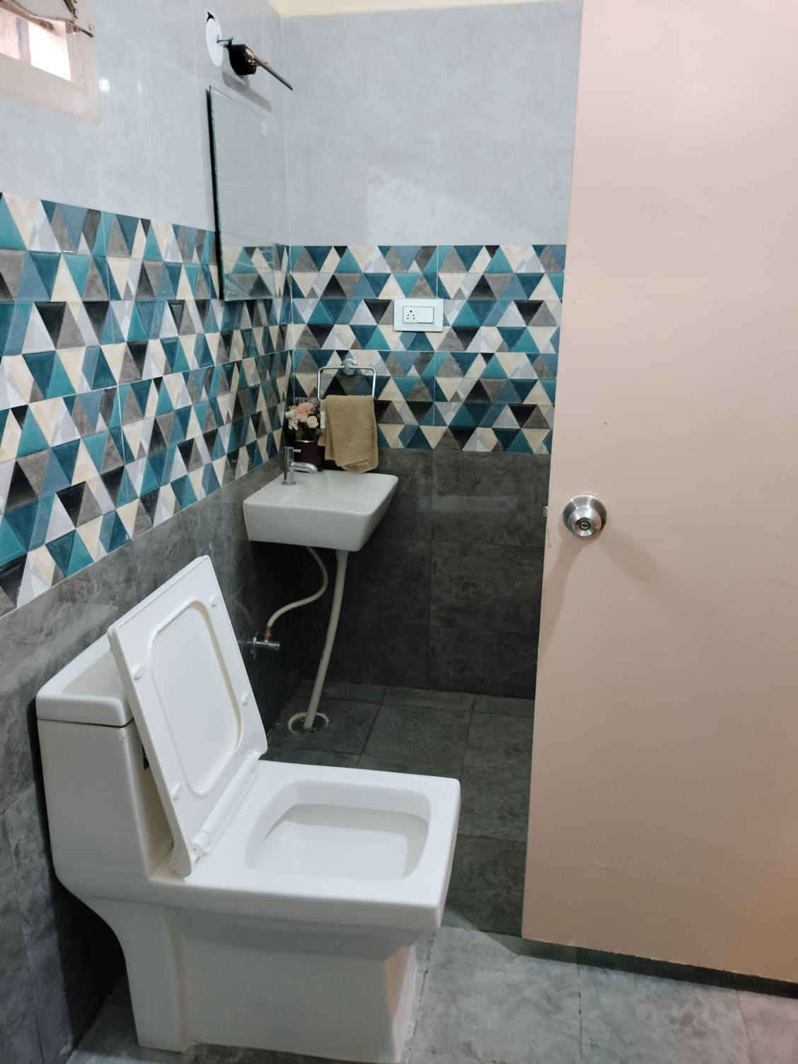 Sophisticated 3BHK Urban Retreat | Lavelle Road | Ready-to-Move-In - Image 7