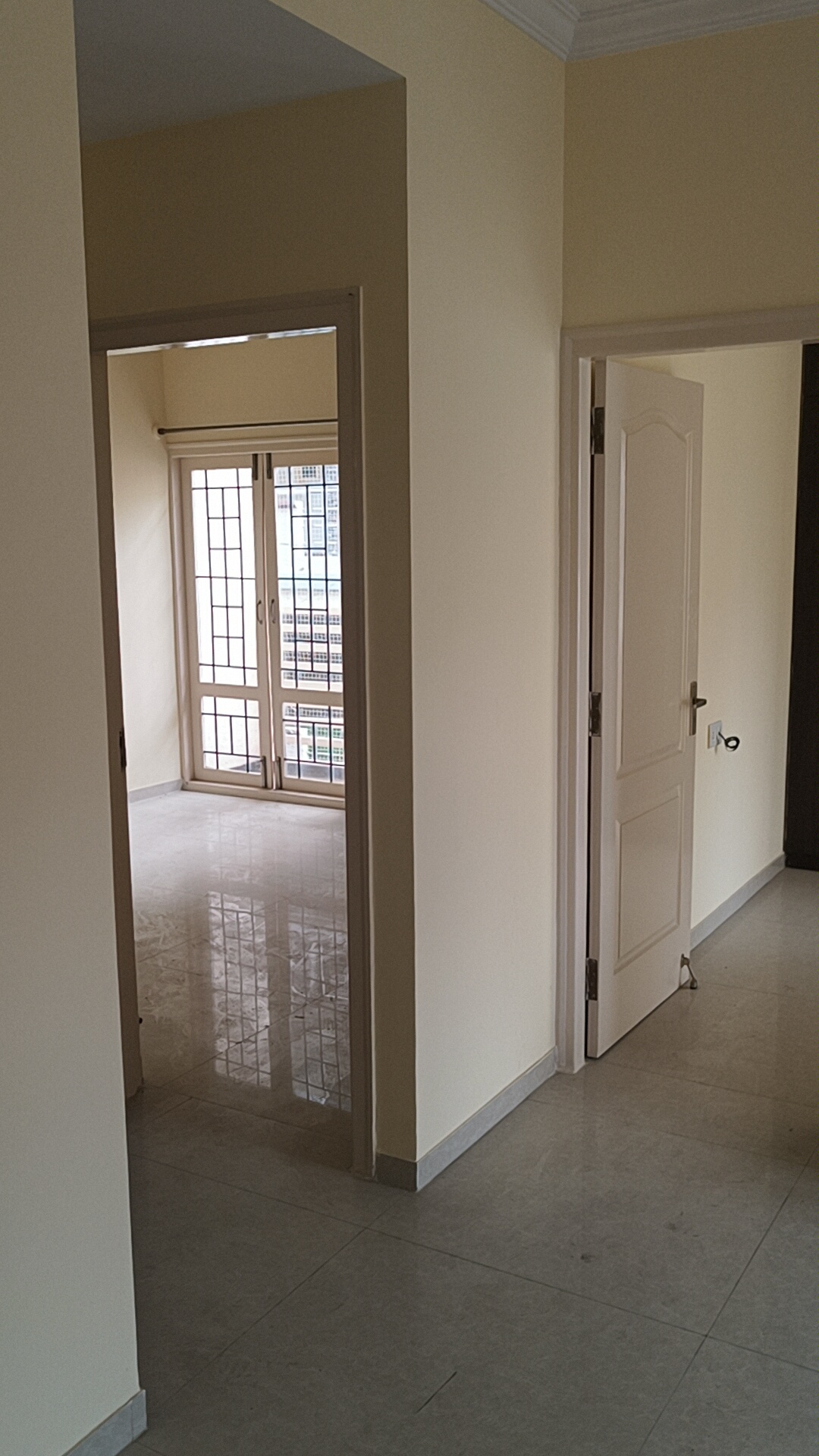 Good Ventilation Flat 3 BHK SALE - Image 2