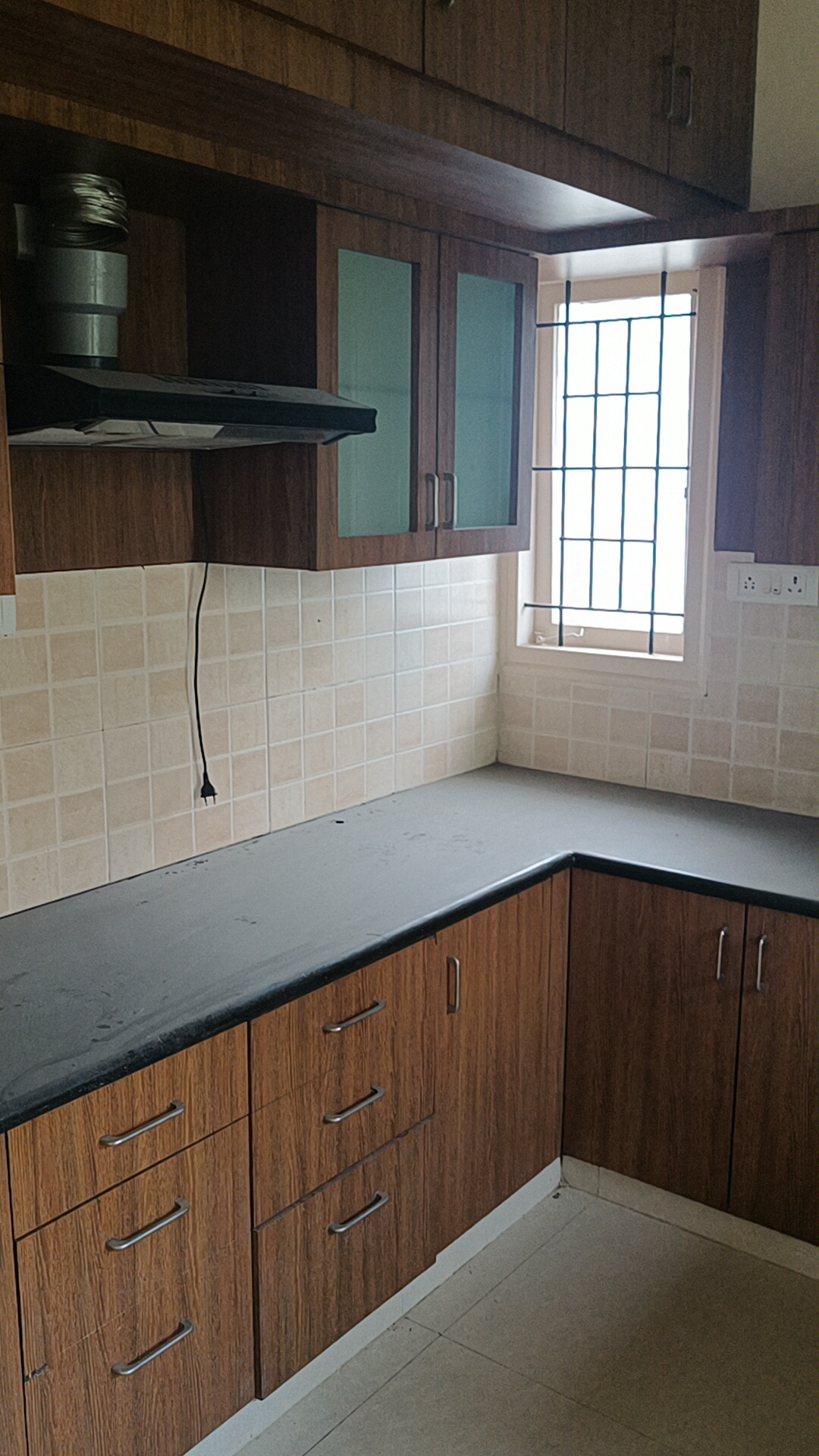 Good Ventilation Flat 3 BHK SALE - Image 4