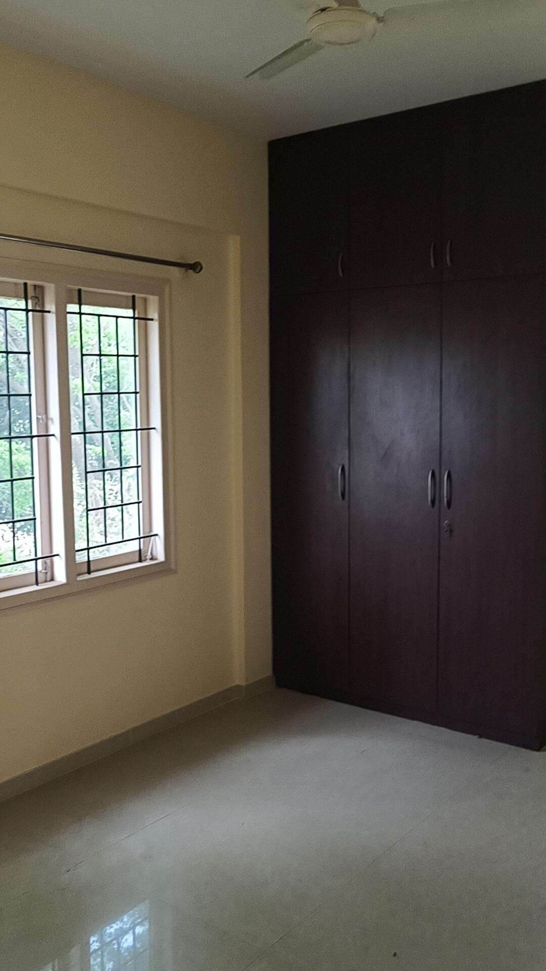 Good Ventilation Flat 3 BHK SALE - Image 5