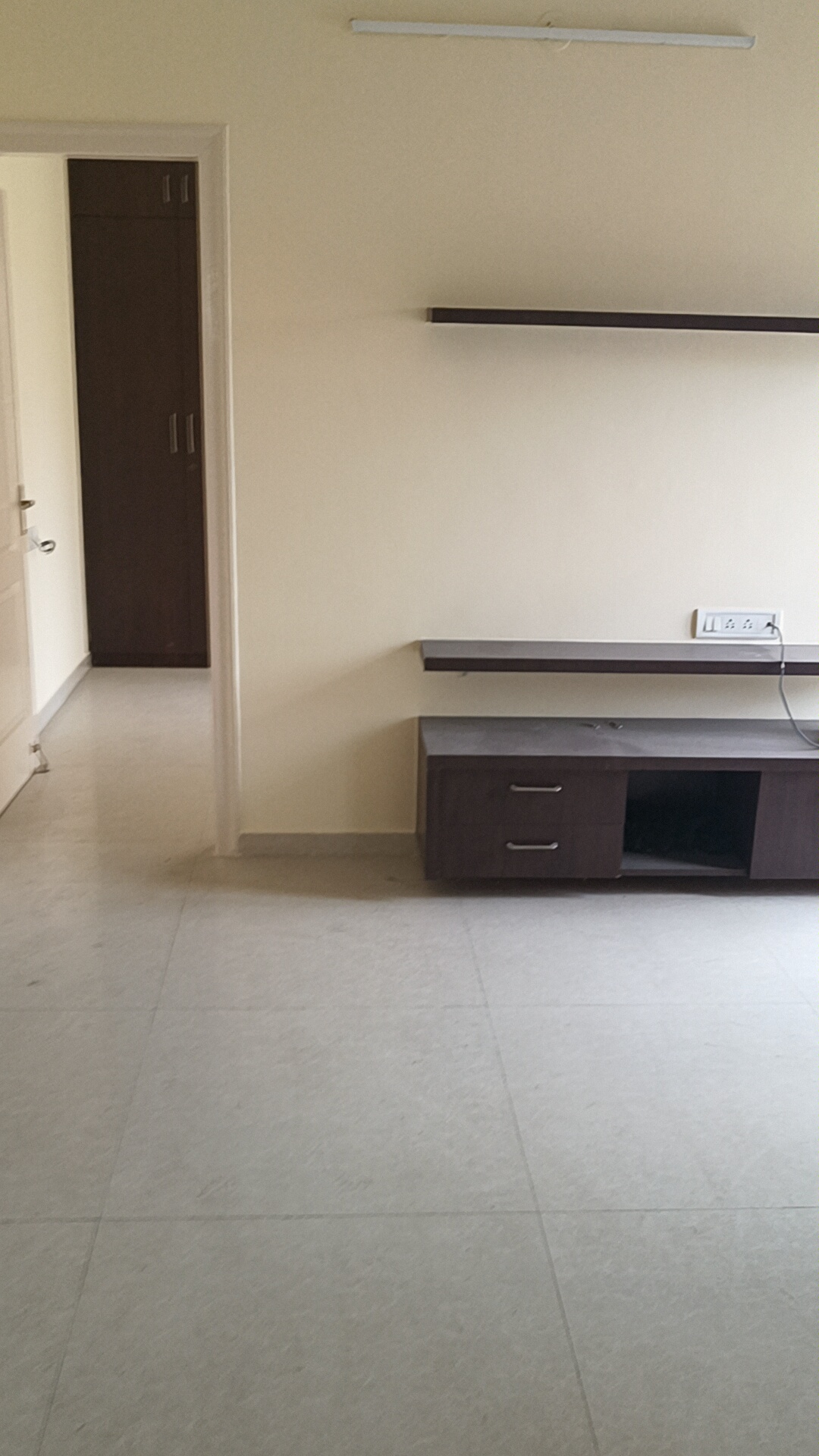 Good Ventilation Flat 3 BHK SALE - Image 6