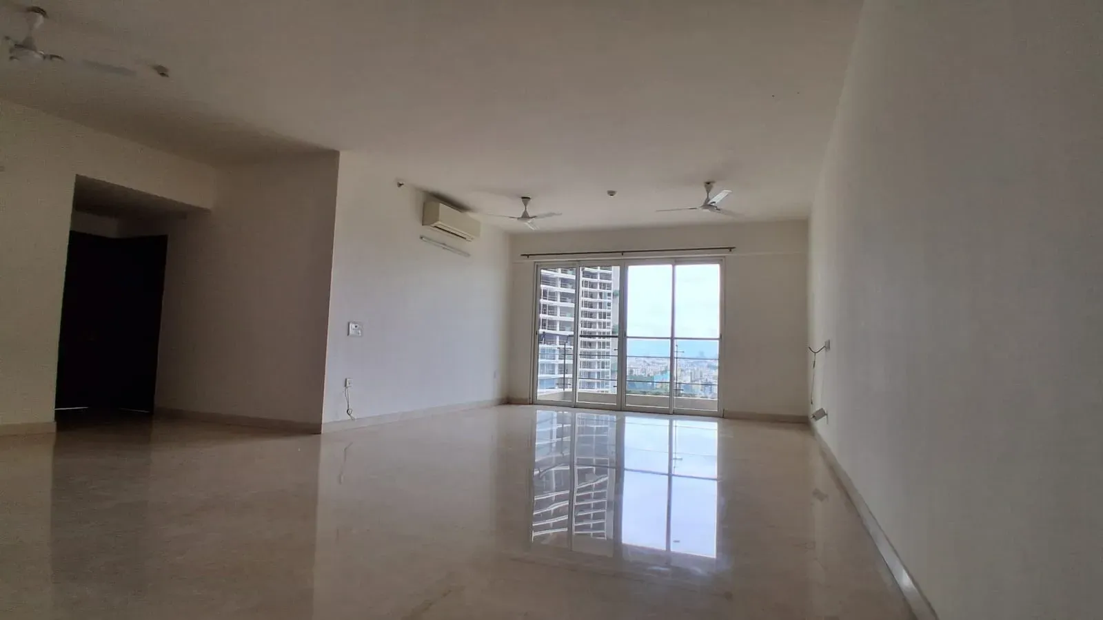 Karle Zenith | 3.5 BHK Luxury Apartment | 2,400 Sq. Ft. @ ₹1.10 Lakhs/Mth