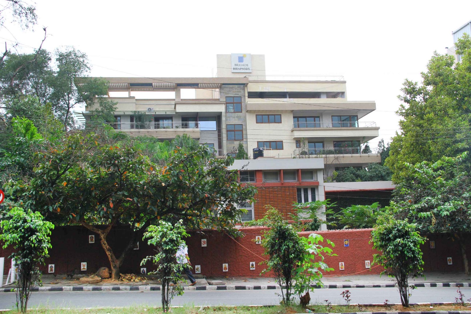 Semi Furnished 4BHK 4 bedrooms 4 bathrooms 4 Balcony in Vasanth nagar OFF Palace Road - Image 2