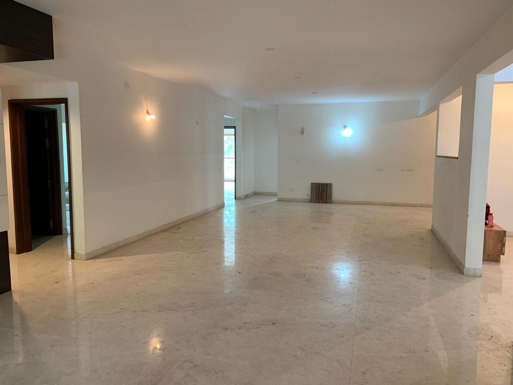 Semi Furnished 4BHK 4 bedrooms 4 bathrooms 4 Balcony in Vasanth nagar OFF Palace Road - Image 5