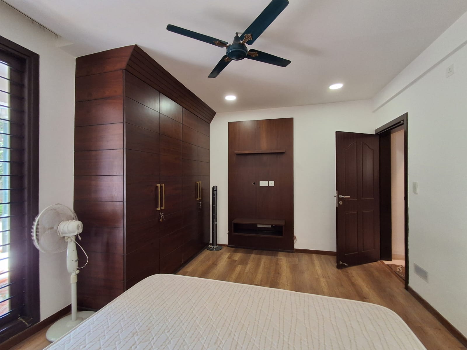 Hennur Road, Luxury 4BHK Villa, MIMS Northdale, Executive Living - Image 3