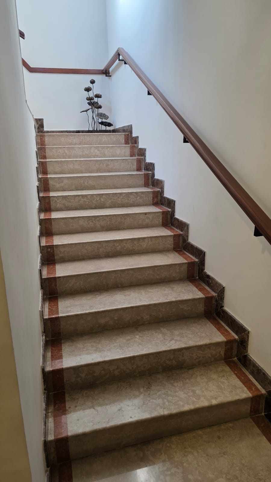 Exceptional 6000 sq ft Ultra-Luxury Duplex Penthouse for Rent near MG Road - Image 6