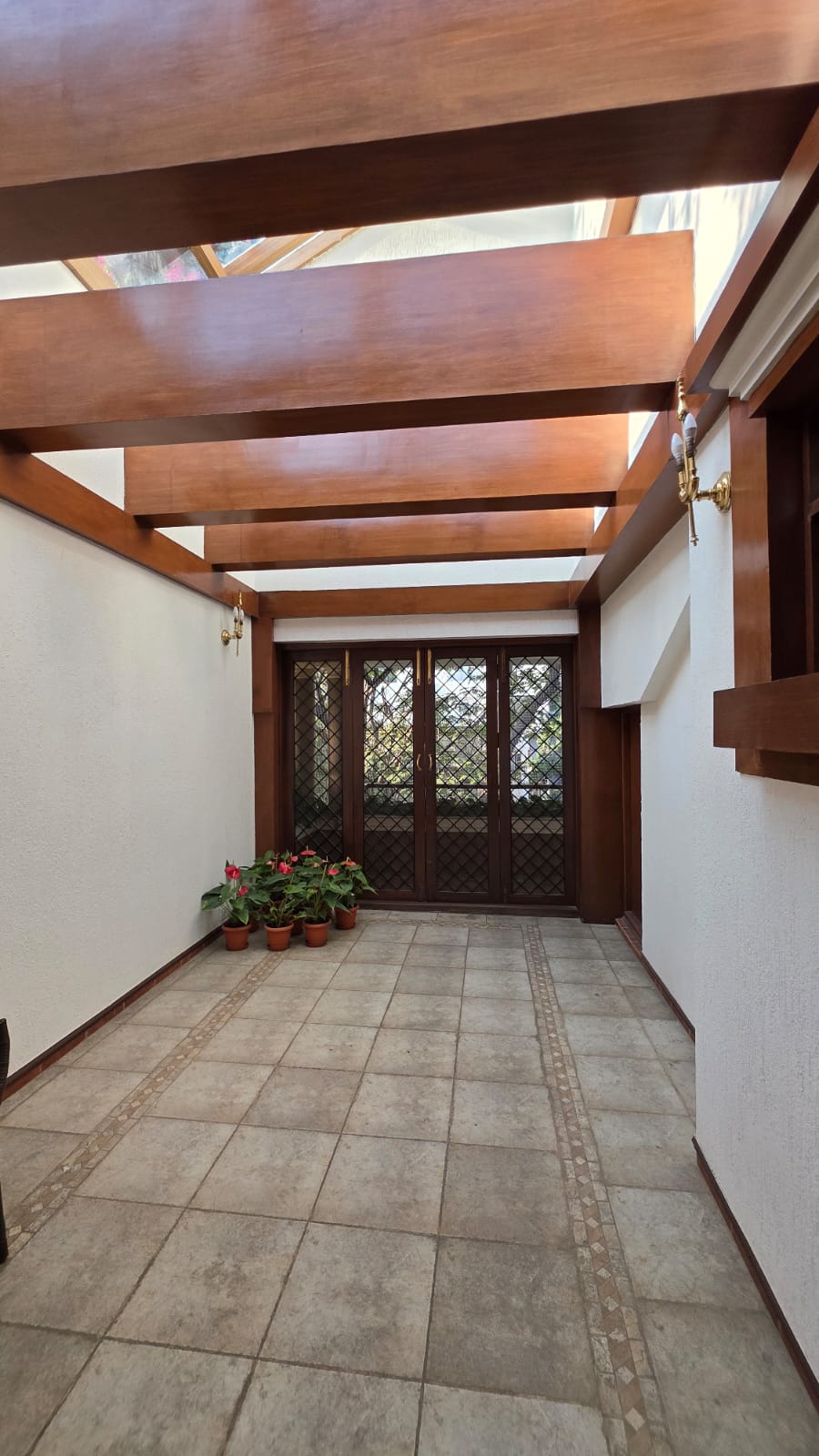 Exceptional 6000 sq ft Ultra-Luxury Duplex Penthouse for Rent near MG Road - Image 10